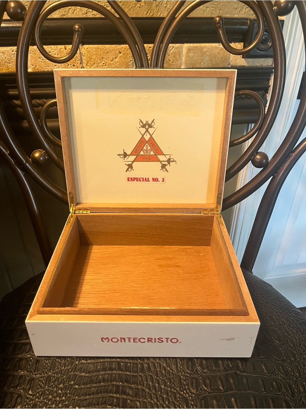 Vintage Montecristo Box w/ Call Outs